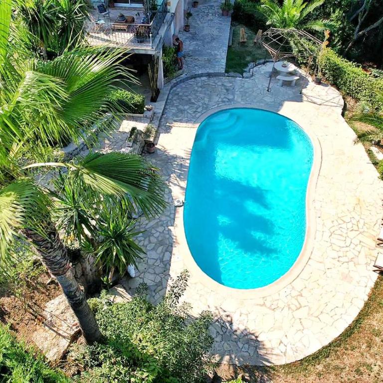 Bas de villa avec piscine à partager, sur la Côte d'Azur - Maison 2 Chambres - 9