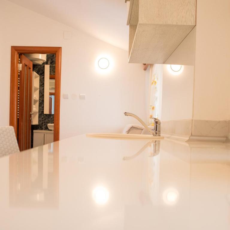 Apartments Babilon - One-Bedroom Apartment with Sea View - 2