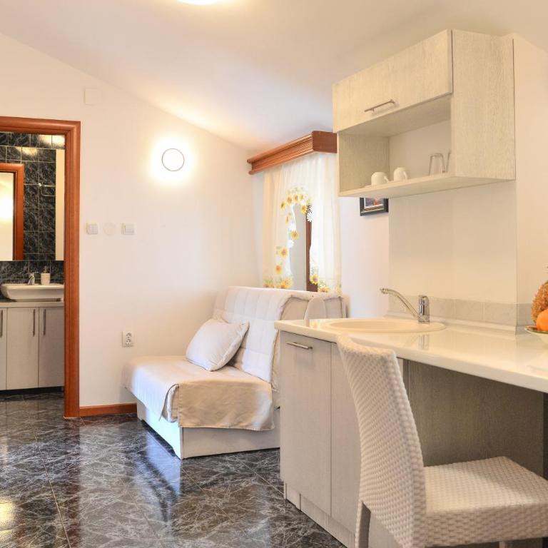 Apartments Babilon - One-Bedroom Apartment with Sea View - 6