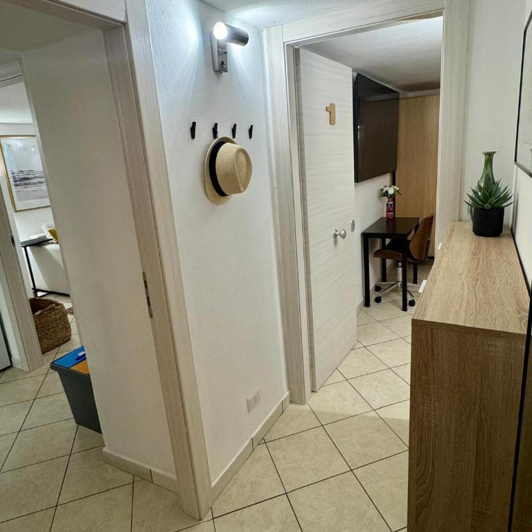 Stylish Apartment Steps from the Beach - Appartamento con 2 Camere da Letto - 11