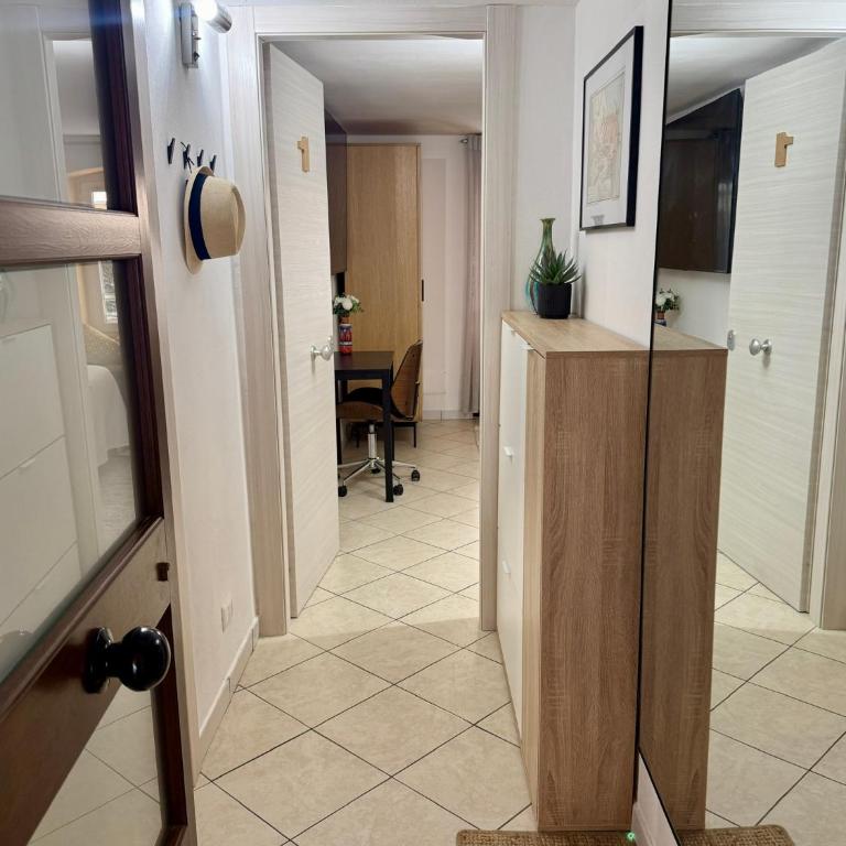 Stylish Apartment Steps from the Beach - Appartamento con 2 Camere da Letto - 10