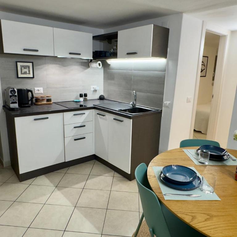 Stylish Apartment Steps from the Beach - Appartamento con 2 Camere da Letto - 22