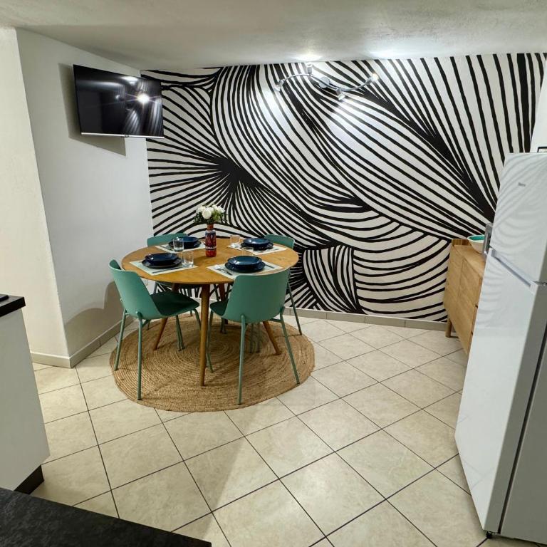 Stylish Apartment Steps from the Beach - Appartamento con 2 Camere da Letto - 19