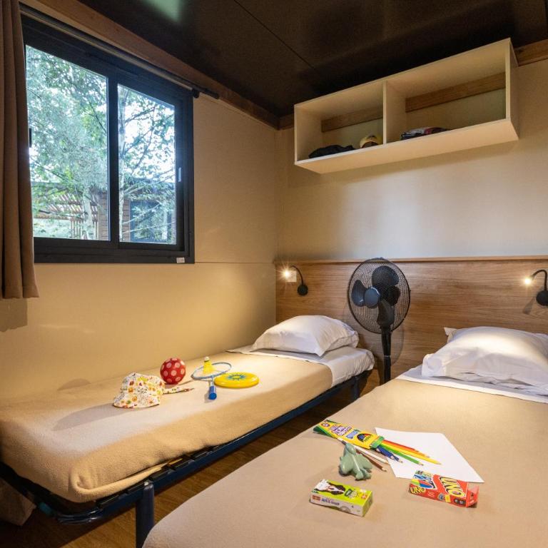 Camping La Pinède - Chalet 3 Chambres - 7