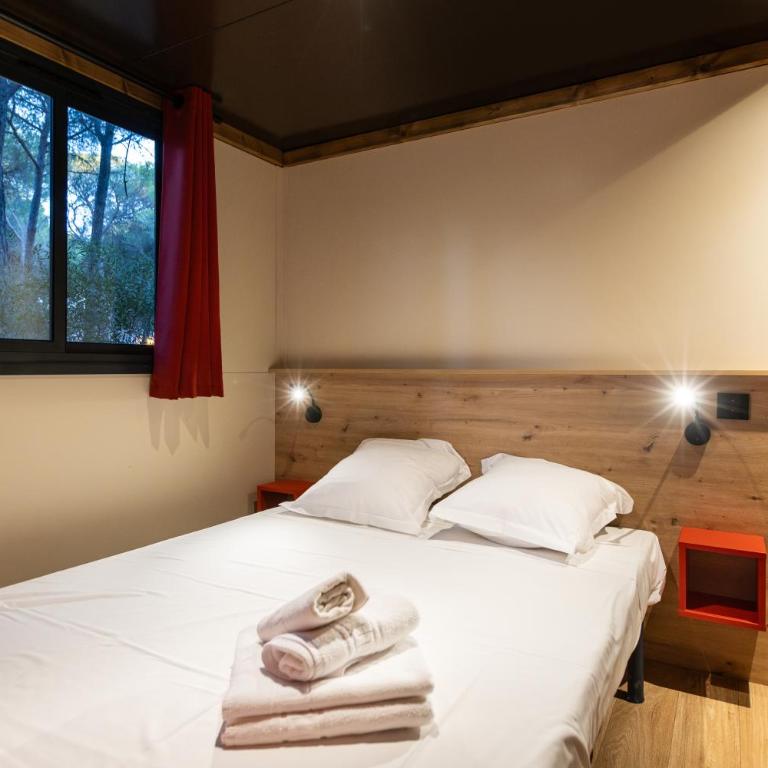 Camping La Pinède - Chalet - 1