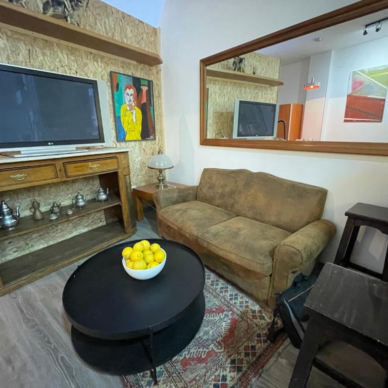 Acogedor bajo a pie de calle en Tetuán by beBalmy - Three-Bedroom Apartment - 4