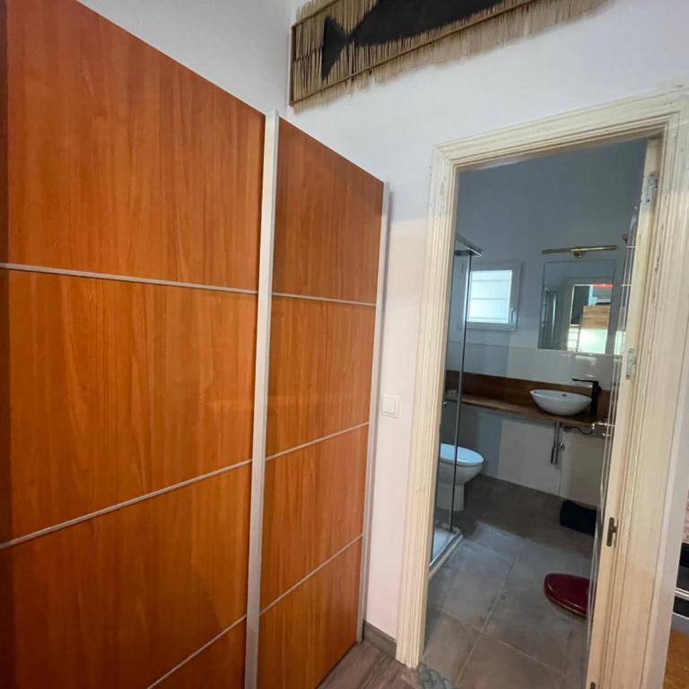 Acogedor bajo a pie de calle en Tetuán by beBalmy - Three-Bedroom Apartment - 9
