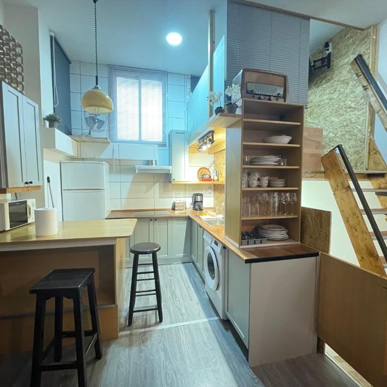 Acogedor bajo a pie de calle en Tetuán by beBalmy - Three-Bedroom Apartment - 1