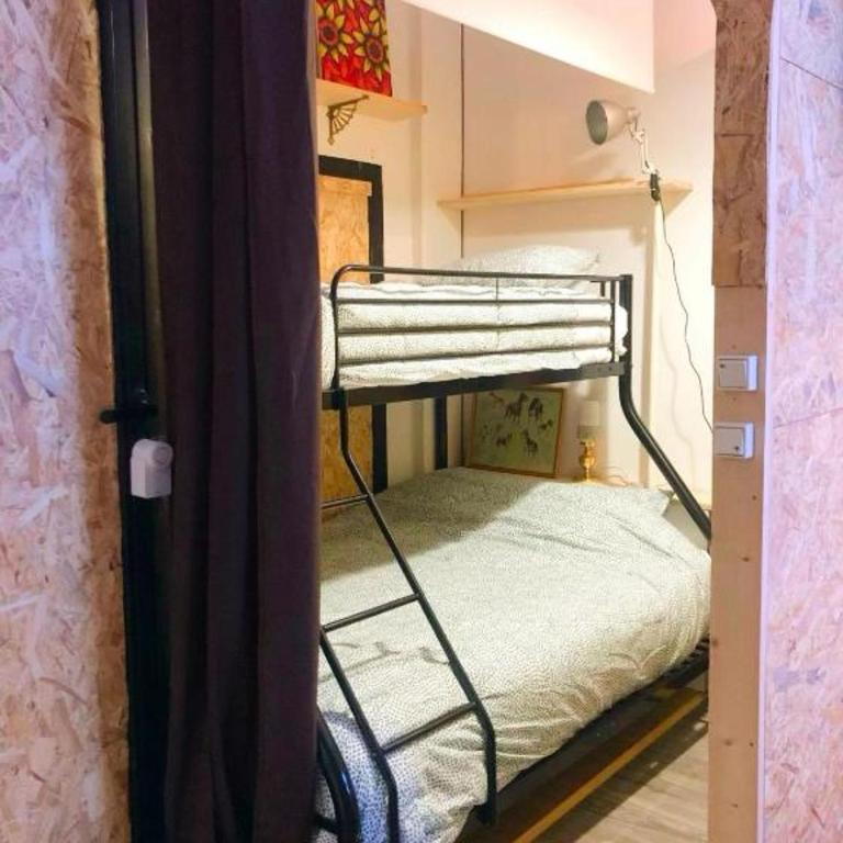 Acogedor bajo a pie de calle en Tetuán by beBalmy - Three-Bedroom Apartment - 11