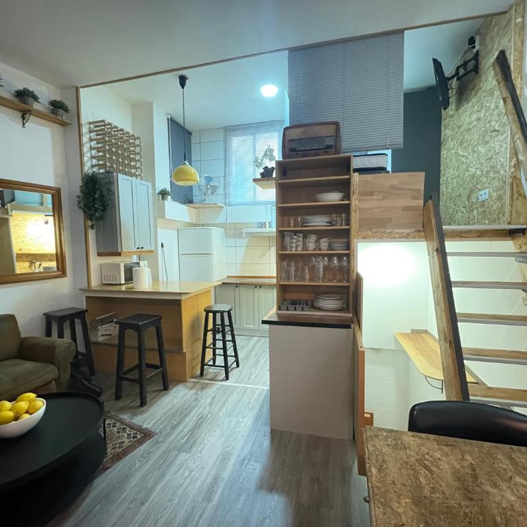 Acogedor bajo a pie de calle en Tetuán by beBalmy - Three-Bedroom Apartment - 15
