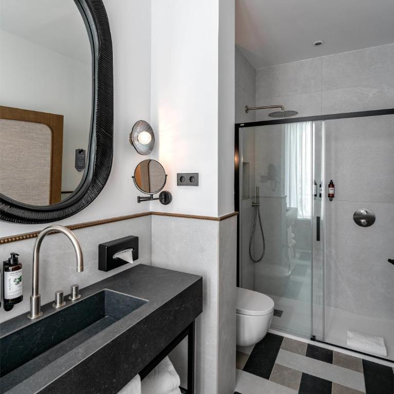 Vincci Soho - Habitación Doble Superior con balcón y vistas al Barrio de las Letras - 5