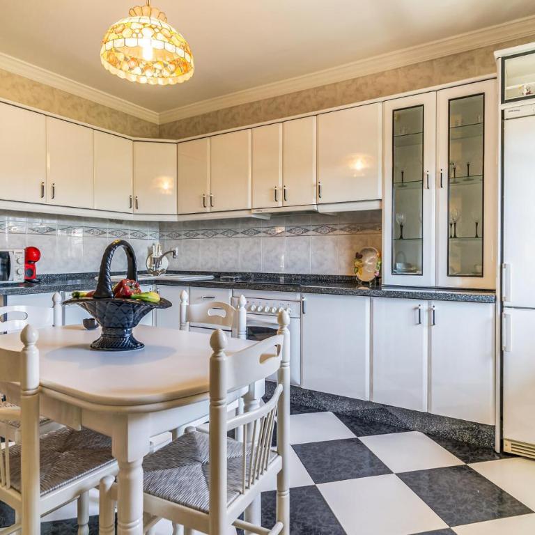 3 Bedroom Amazing Apartment In Torre Del Mar - Apartamento de 3 dormitorios - 5
