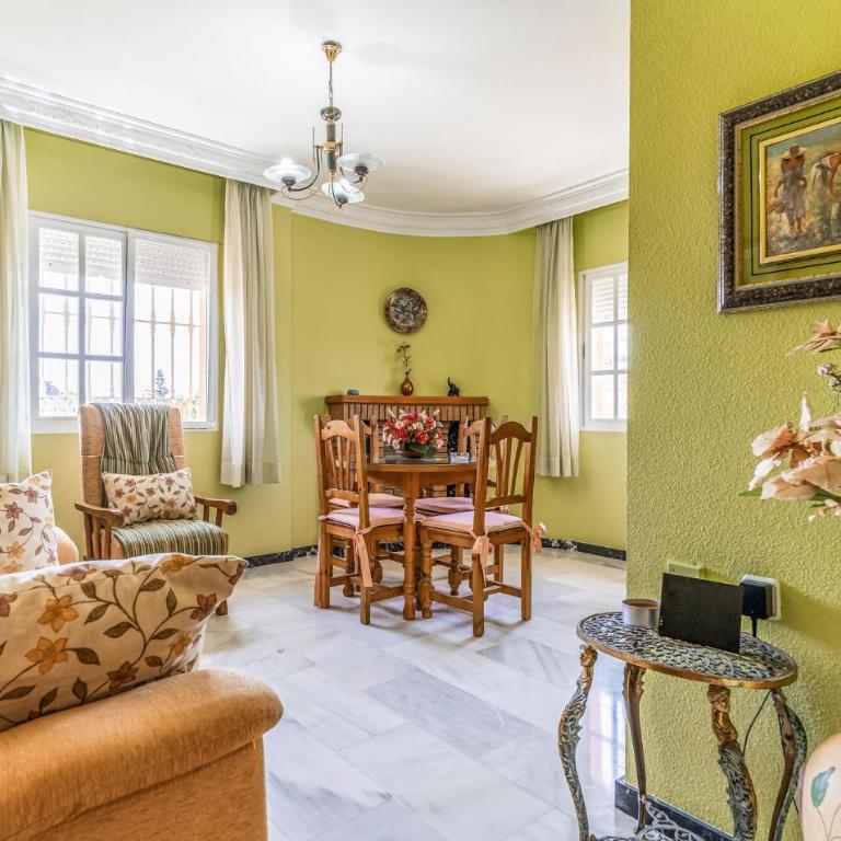 3 Bedroom Amazing Apartment In Torre Del Mar - Apartamento de 3 dormitorios - 3