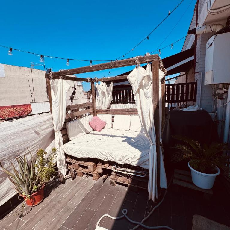 Rooftop Bernabeu Retreat - Two-Bedroom Apartment with Balcony and Terrace - 30