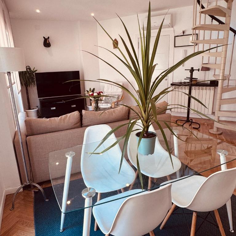 Rooftop Bernabeu Retreat - Two-Bedroom Apartment with Balcony and Terrace - 24