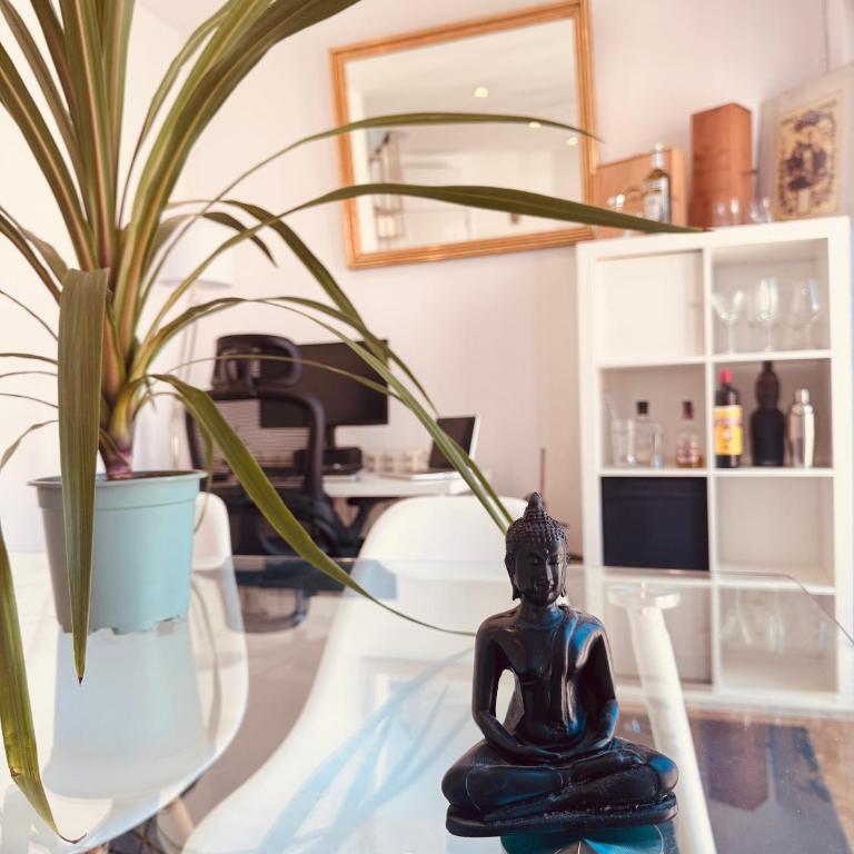 Rooftop Bernabeu Retreat - Two-Bedroom Apartment with Balcony and Terrace - 23