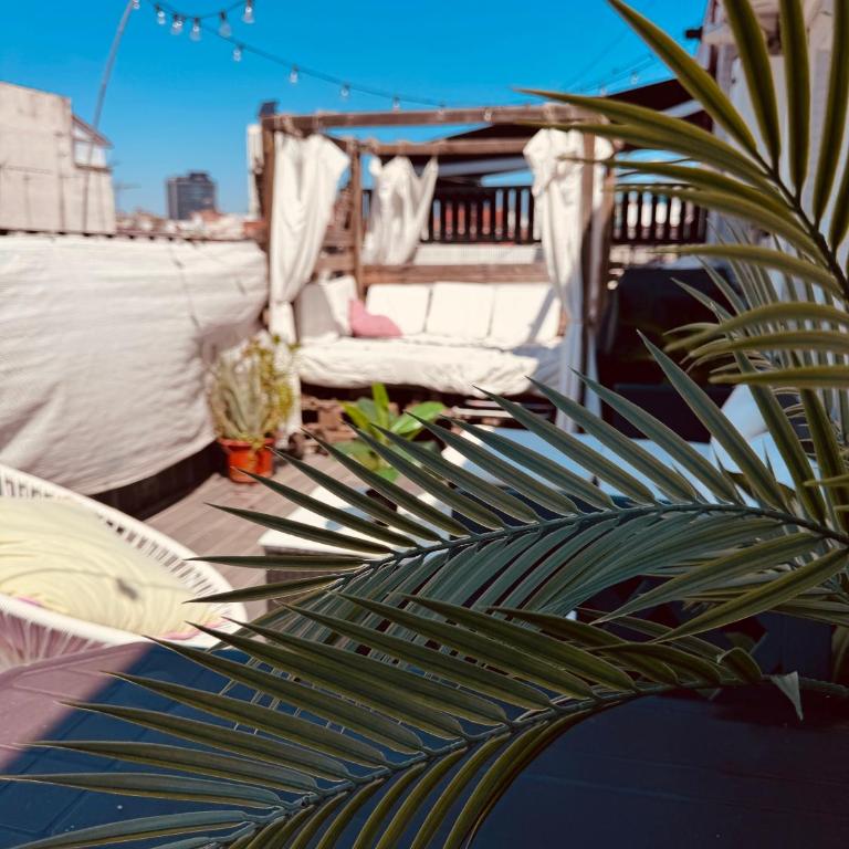 Rooftop Bernabeu Retreat - Two-Bedroom Apartment with Balcony and Terrace - 40