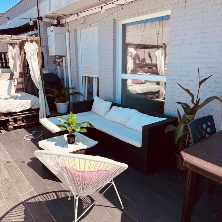 Rooftop Bernabeu Retreat - Two-Bedroom Apartment with Balcony and Terrace - 44