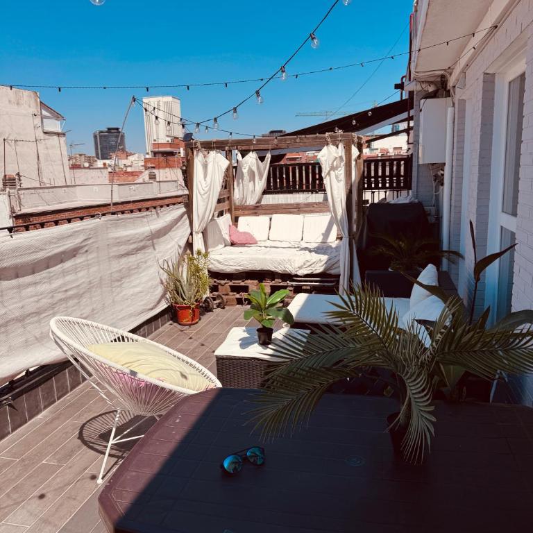 Rooftop Bernabeu Retreat - Two-Bedroom Apartment with Balcony and Terrace - 46