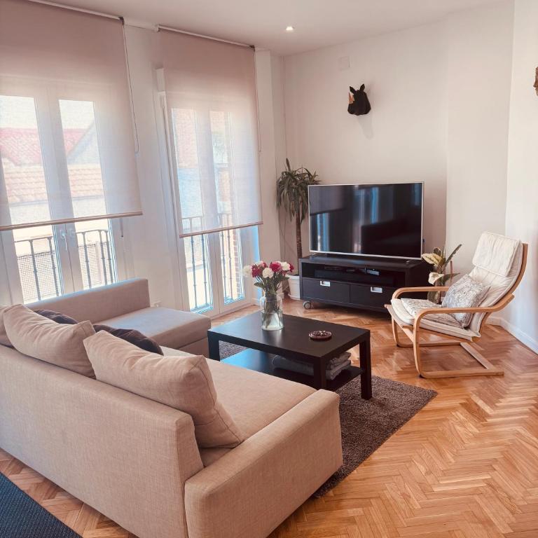 Rooftop Bernabeu Retreat - Two-Bedroom Apartment with Balcony and Terrace - 47