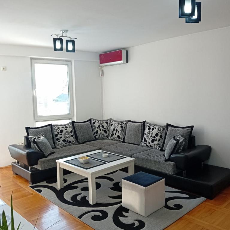 Gray Diamond - One-Bedroom Apartment - 3
