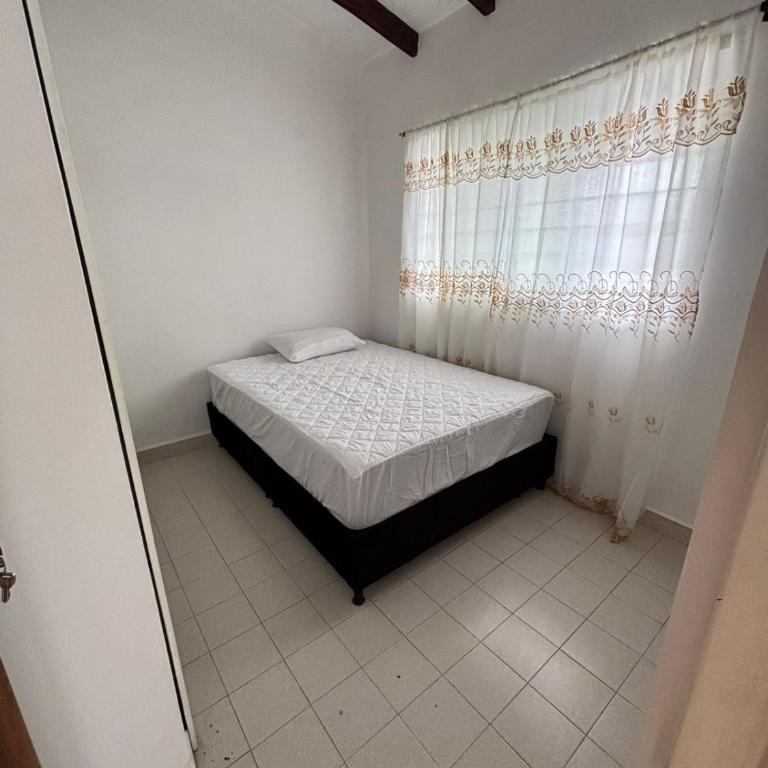 Tu habitación en el centro de Roldanillo - Habitación Doble - 1
