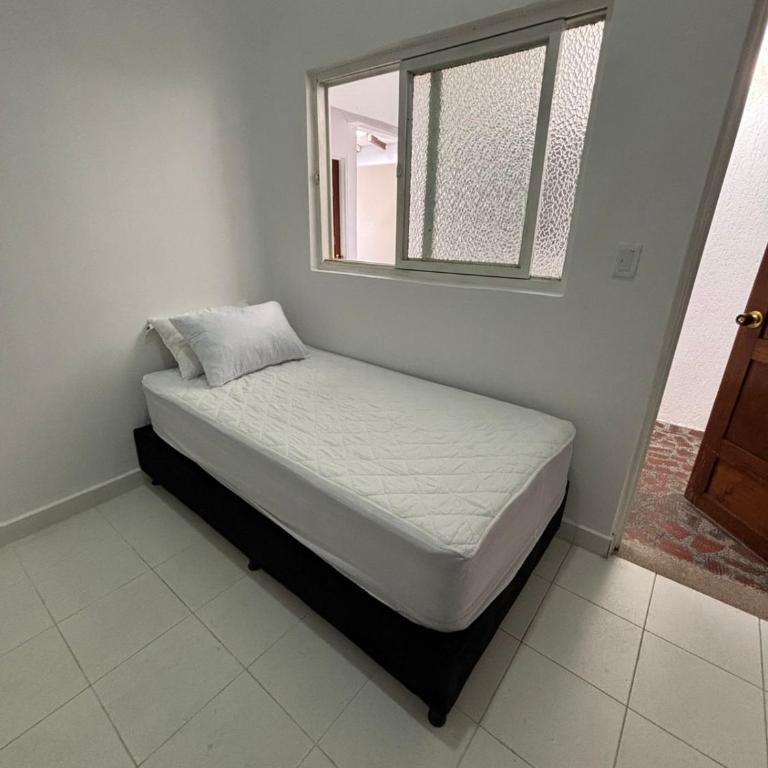 Tu habitación en el centro de Roldanillo - Habitación Individual - 1