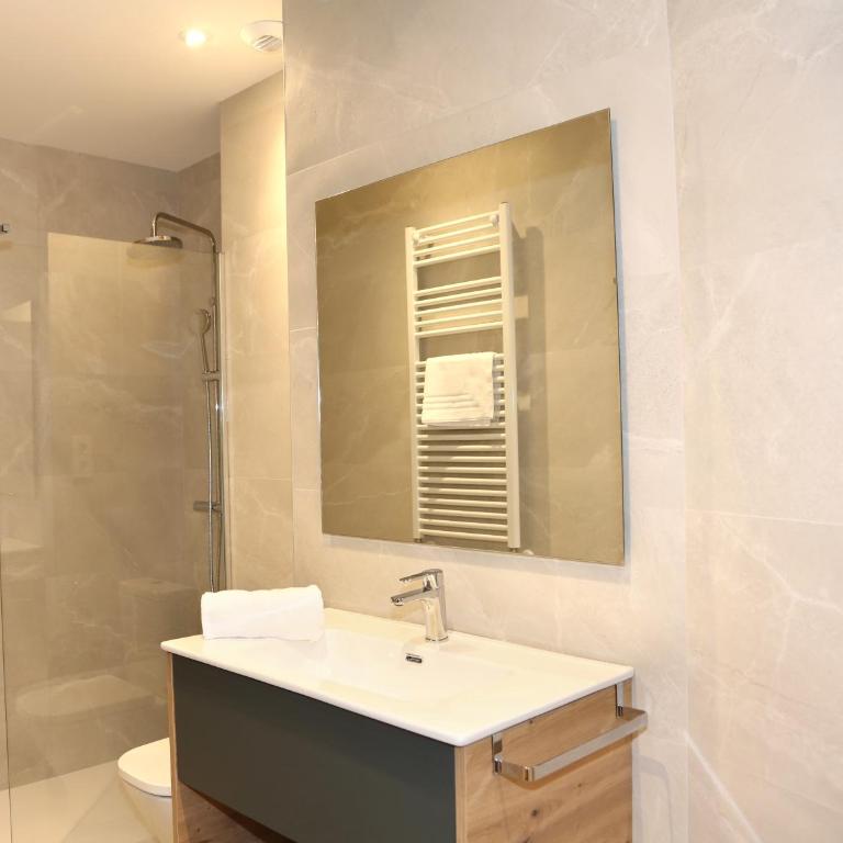 Piso de 3 habitaciones frente a la Catedral - Three-Bedroom Apartment - 25