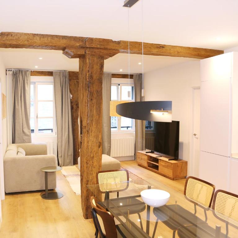 Piso de 3 habitaciones frente a la Catedral - Three-Bedroom Apartment - 33