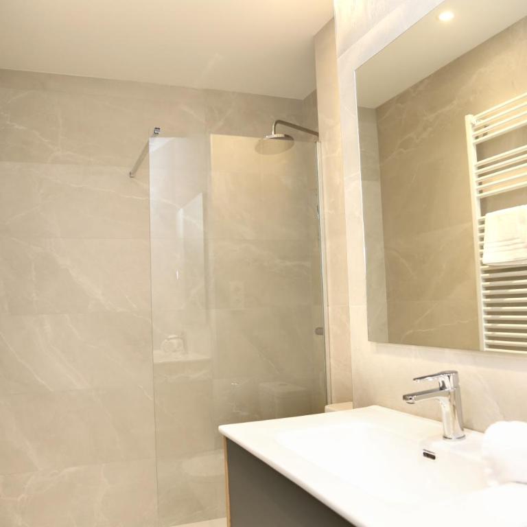 Piso de 3 habitaciones frente a la Catedral - Three-Bedroom Apartment - 37