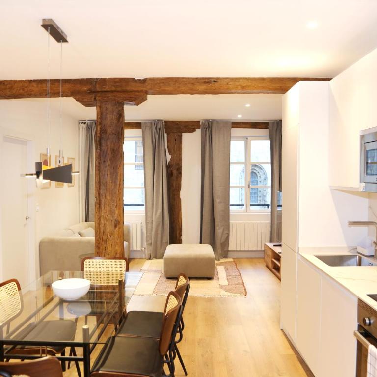 Piso de 3 habitaciones frente a la Catedral - Three-Bedroom Apartment - 40