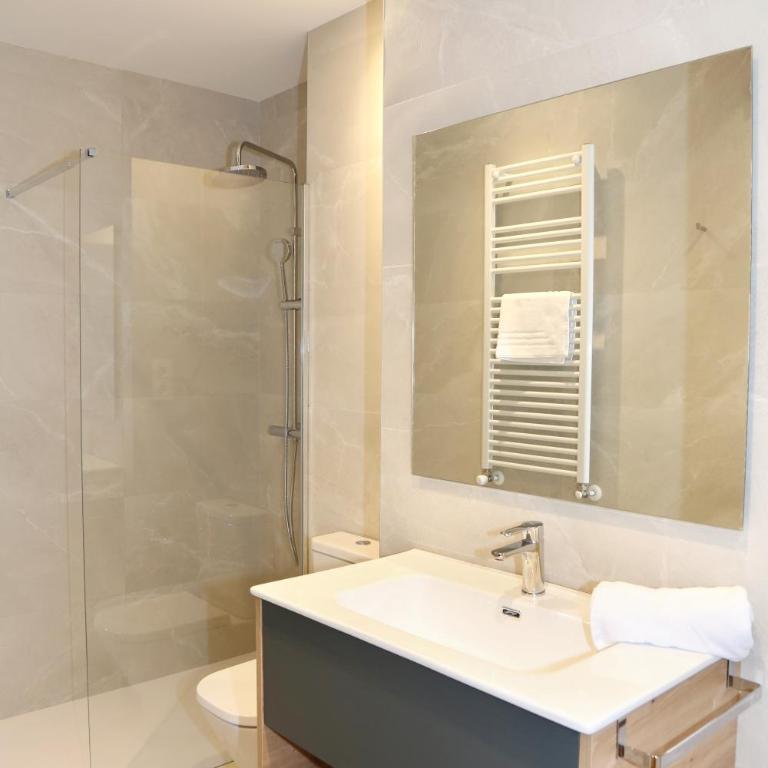 Piso de 3 habitaciones frente a la Catedral - Three-Bedroom Apartment - 44