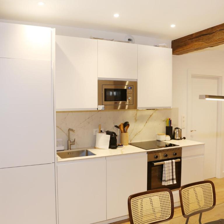Piso de 3 habitaciones frente a la Catedral - Three-Bedroom Apartment - 46