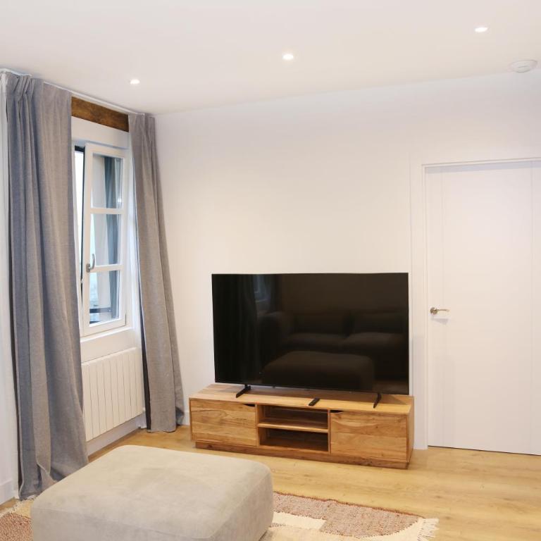 Piso de 3 habitaciones frente a la Catedral - Three-Bedroom Apartment - 48