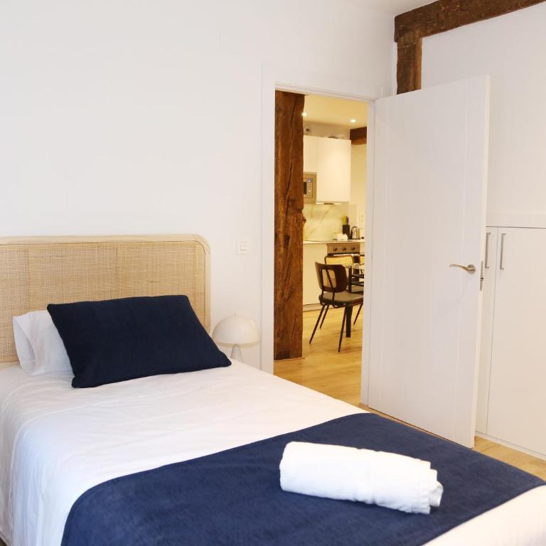 Piso de 3 habitaciones frente a la Catedral - Three-Bedroom Apartment - 50