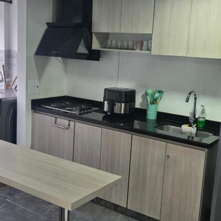 Vancouver 402 - Three-Bedroom Apartment - 7