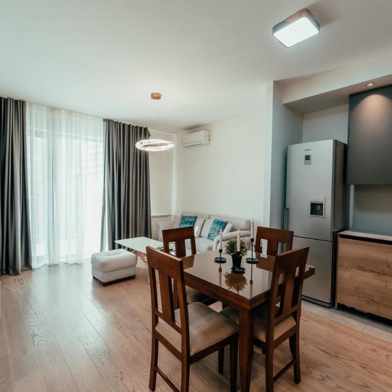 BW Symphony Suites - One-Bedroom Apartment with River View - 1