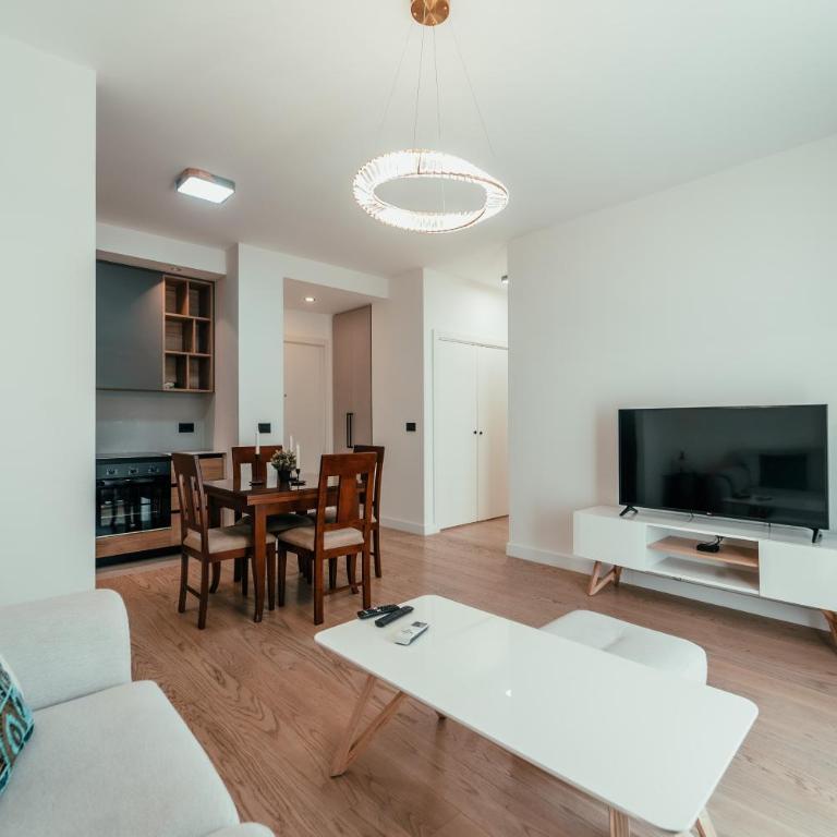 BW Symphony Suites - One-Bedroom Apartment with River View - 3