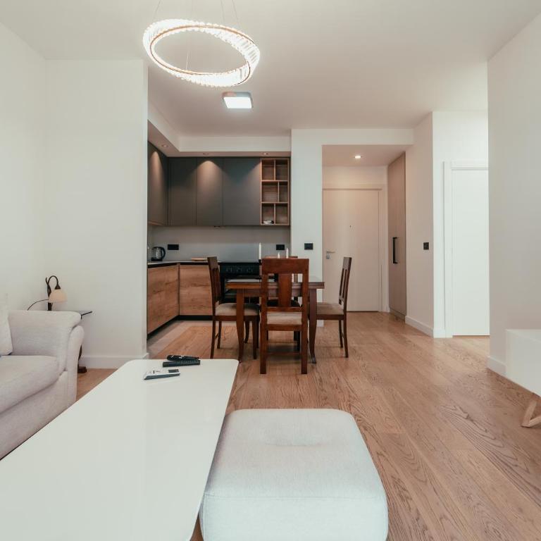 BW Symphony Suites - One-Bedroom Apartment with River View - 4