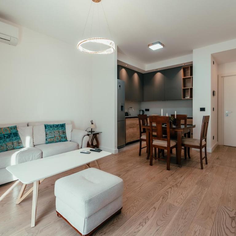 BW Symphony Suites - One-Bedroom Apartment with River View - 5
