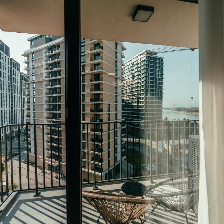 BW Symphony Suites - One-Bedroom Apartment with River View - 13