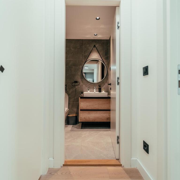 BW Symphony Suites - One-Bedroom Apartment with River View - 11