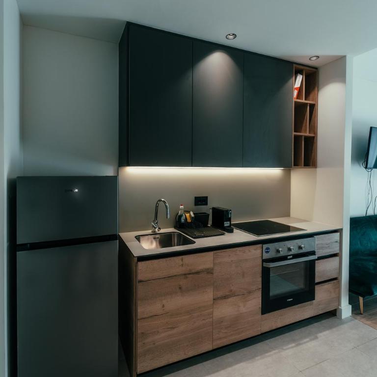 BW Symphony Suites - Queen Studio - 6