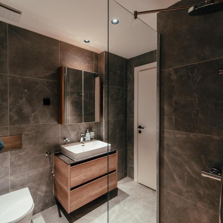BW Symphony Suites - Queen Studio - 12