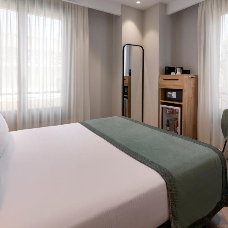 Catalonia Excelsior - Premium Double or Twin Room - 2