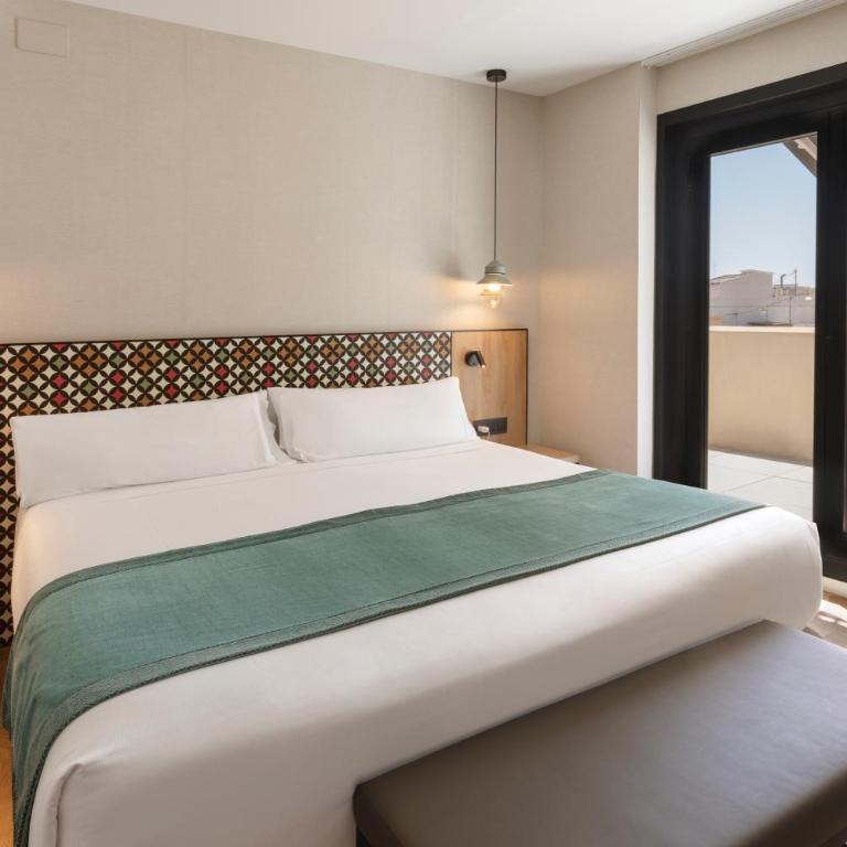 Catalonia Excelsior - Superior Double or Twin Room with Terrace and Pool - 4