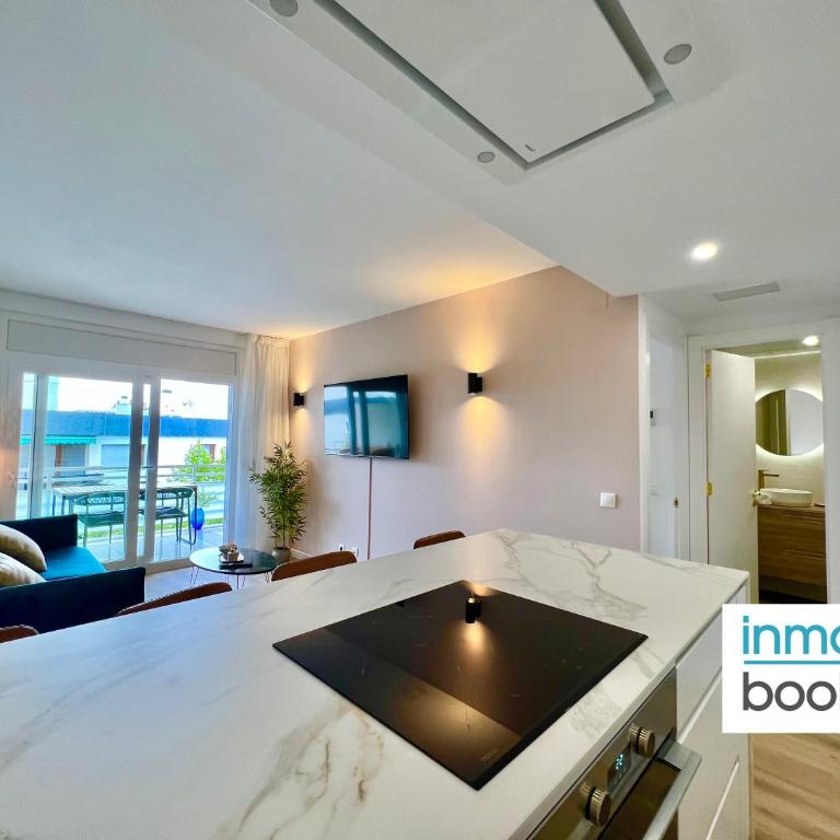 Beach Elegance Apartment Salou - One-Bedroom Apartment - 1
