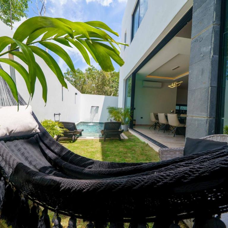 Luxury 5 Bedroom Villa - Private Heated Pool - Movie Theater - Gated Community - fits 11 - Villa - 58