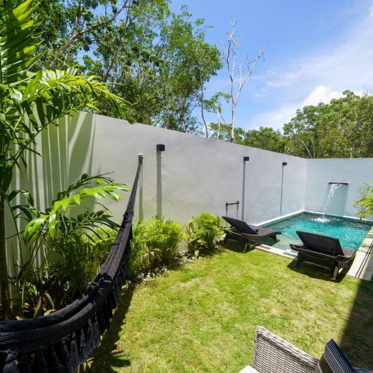 Luxury 5 Bedroom Villa - Private Heated Pool - Movie Theater - Gated Community - fits 11 - Villa - 4
