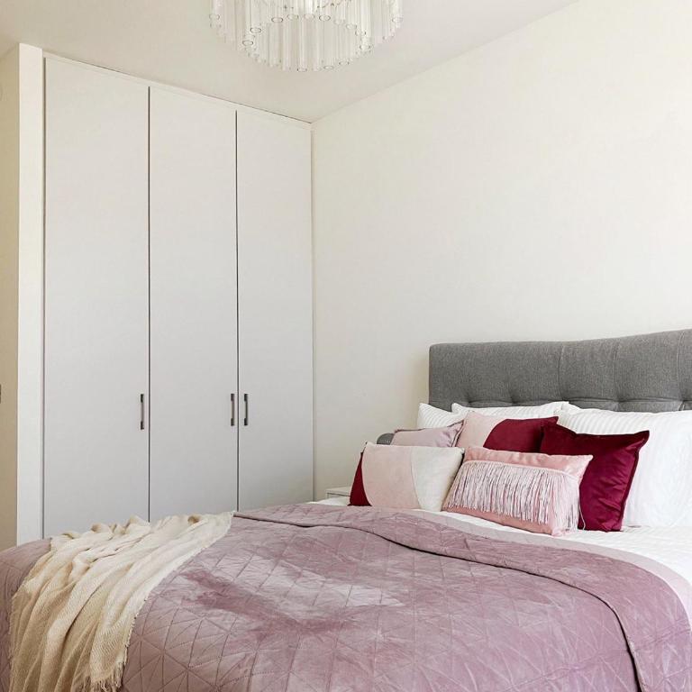 Waterfront Nights - One-Bedroom Apartment - 36